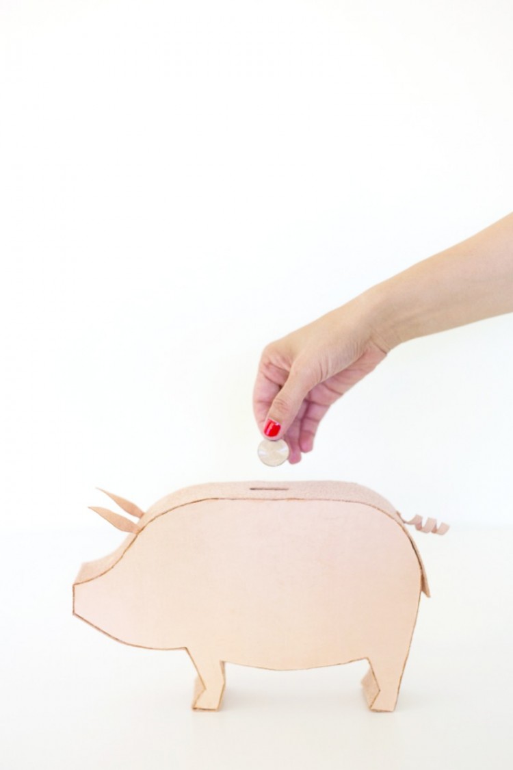 DIY leather piggy bank (via lovelyindeed)