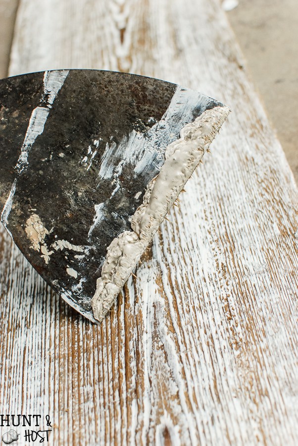 If you want to DIY your very own aged barnwood don't worry, it's really easy. You'll just need to use plaster and several tools. (via www.huntandhost.net)
