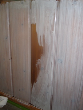 How to whitewash wooden walls (via justatouchofgray)