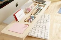 04 light-colored organizer with a niche for the keyboard