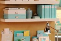 10 wall shelves to declutter the desk