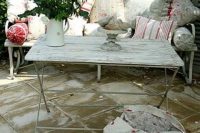 15 shabby whitewashed terrace table