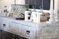 26 shabby accessories displayed on a whitewashed table