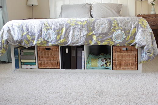 DIY platform bed with IKEA Expedit (via vanillajoy)