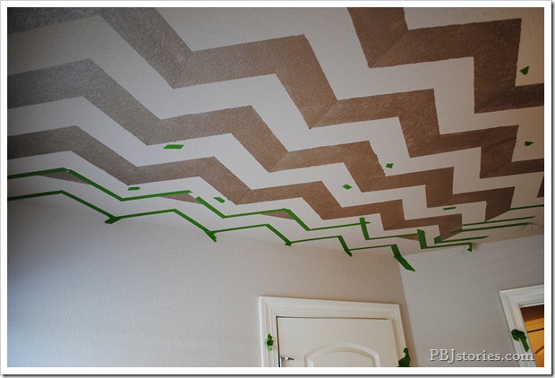 How to stencil your ceiling with chevron pattern (via pbjstories)