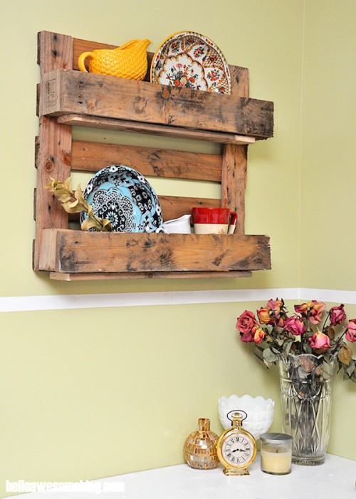 DIY decorative pallet shelf