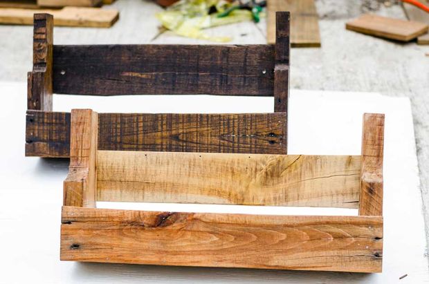 DIY rustic pallet wood shelves (via www.instructables.com)