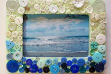 DIY ombre photo frame with buttons