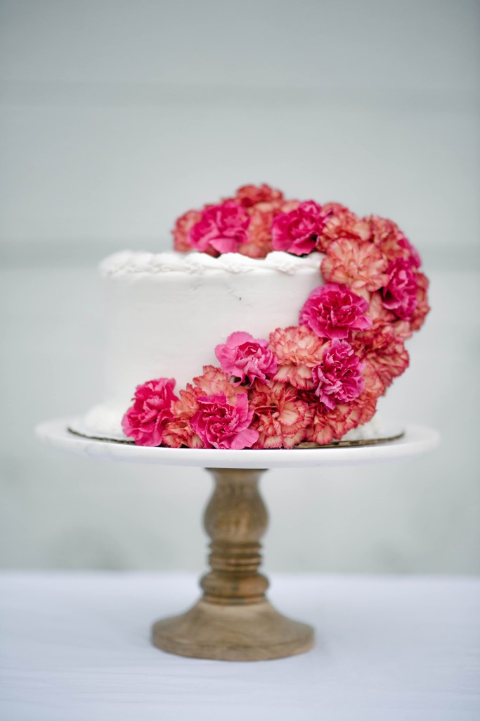 DIY fresh floral cake topper (via www.letsmingleblog.com)