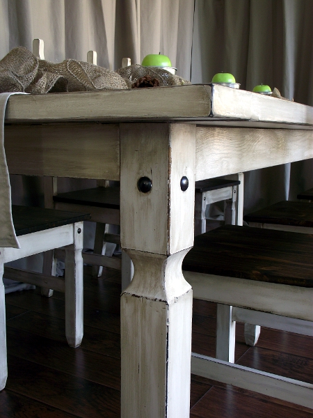 DIY whitewashed shabby chic pallet table