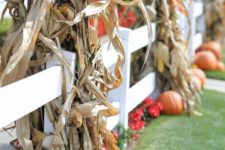 20 outdoor fence decor with corn stalks and plaid bows