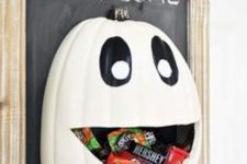 24 Halloween candy door hager with a voluminous white pumpkin