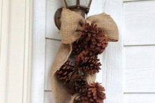 26 burlap and pinecone decor for the fall and winter