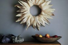 simple corn husk wreath for indoors