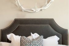 29 white antler wreath for an accent in the bedroom