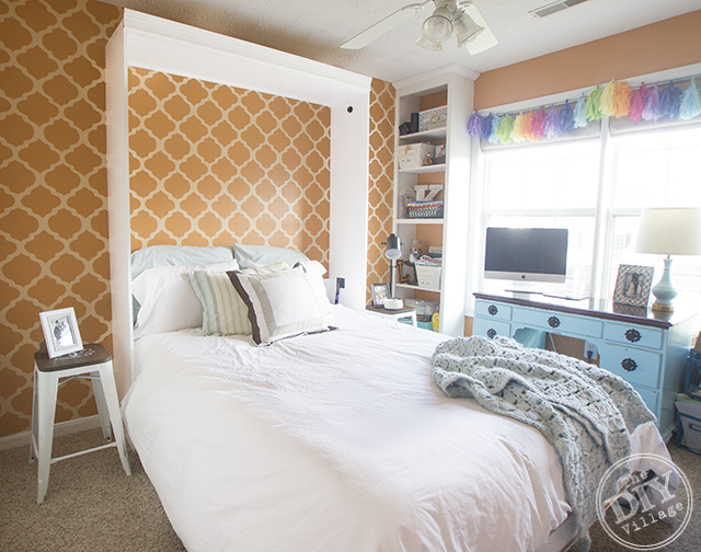 DIY murphy bed for a guest room (via www.thediyvillage.com)