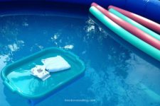 DIY floating table for the pool