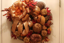 DIY mesh wreath with lots of gilded faux pumpkins and gourds