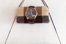 DIY hanging watch holder with rolls