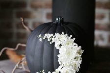 04 chalkboard pumpkin decorated with fresh white flowers looks gorgeous