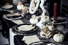 06 chic black and white tablescape with crimson candles