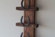 08 wine rack of barnwood and horseshoes