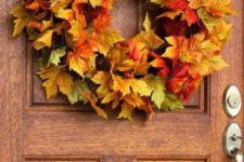 10 faux leaves and pinecones – such a wreath will take you a couple of minutes to make