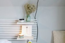 10 wall-mounted shelves by the bed