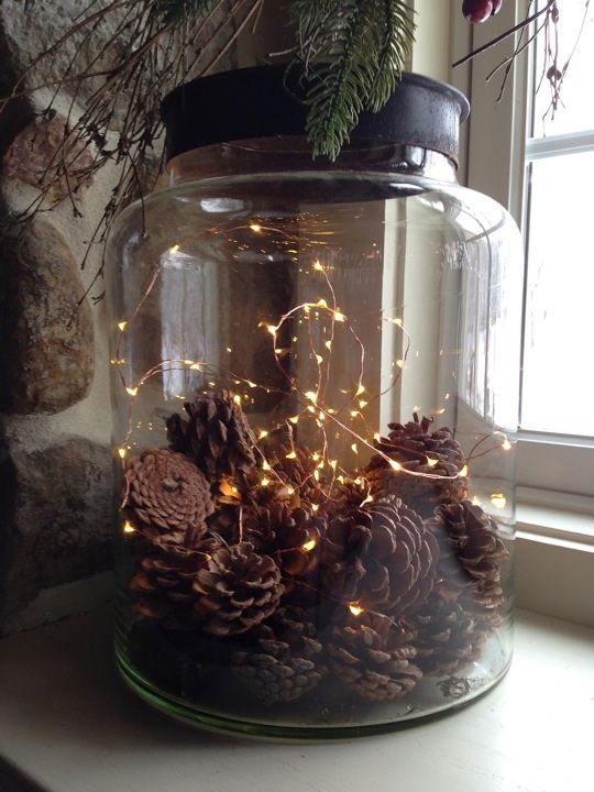 tiny lights and pinecones in a jar make a cool fall deocration