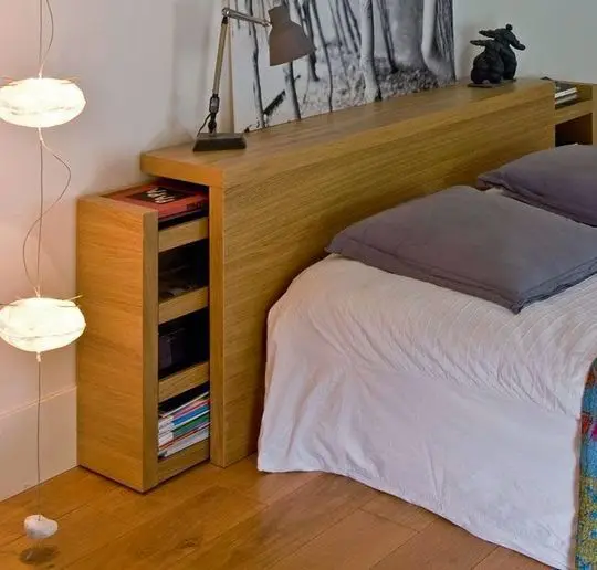 headboard with storage drawers inside is a great idea
