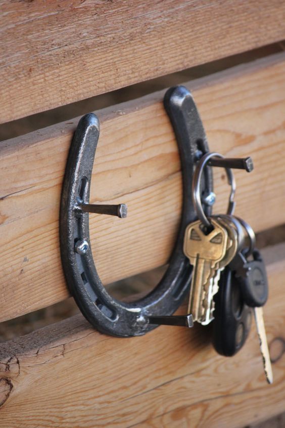 easy horseshoe key hook