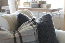 20 put plaid and knit pillows for cozy fall decor