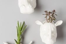 20 wall-mounted animal planters are a great functional idea