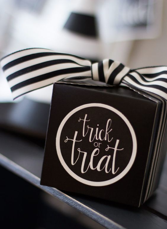 adorable circle gift tags just pop on this black treat box
