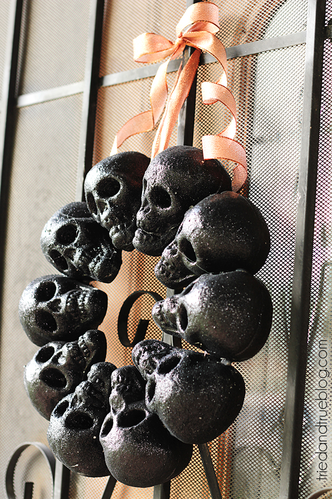 DIY Halloween skull wreath (via www.triedandtrueblog.com)