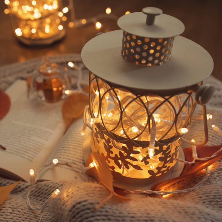 33 Cozy Fall Decor Ideas With Lights - Shelterness