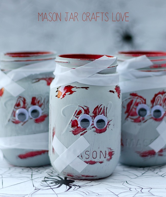 DIY zombie mason jars (via masonjarcraftslove.com)