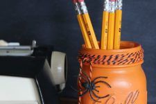 DIY painted mason jars with spiders