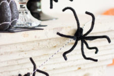 DIY Halloween pipe cleaner spider garland looking like a real one