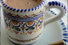 DIY cinnamon sore throat tea