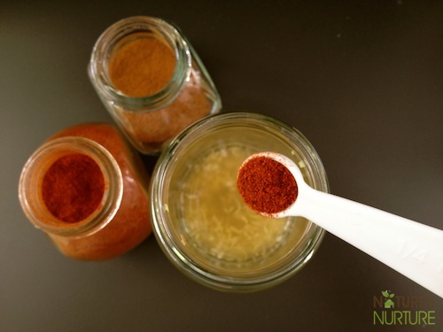 DIY natural sore throat cough spray with cayenne pepper (via naturesnurtureblog.com)