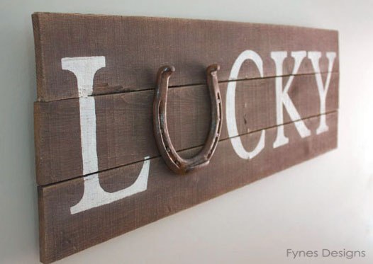 DIY LUCKY rustic horseshoe sign (via www.fynesdesigns.com)