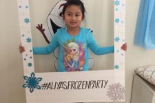 02 DIY photo frame for a Frozen party