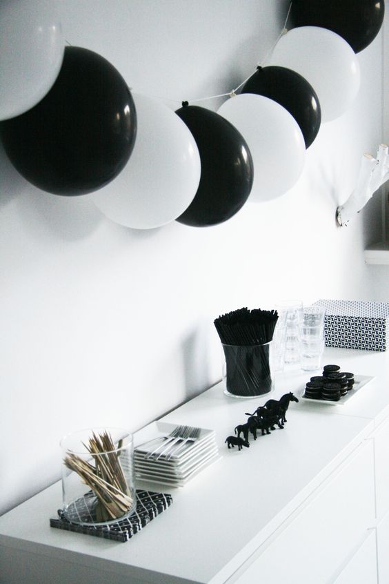 Verpersoonlijking Somber Assortiment 26 Timeless Black And White Party Ideas - Shelterness