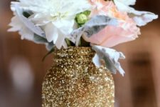 02 decorate usual mason jars with gold glitter to make vases