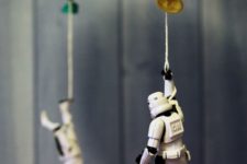 03 attach plastic stormtroopers to the balloon strings