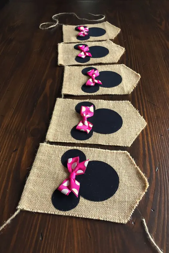 burlap Minnie Mouse bunting can be easily made by yourself