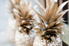 04 gilded pineapples for summer and tropical parties – just use spray paint