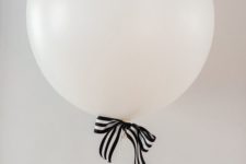 05 black and white bow for a white balloon is an easy and simple decoration