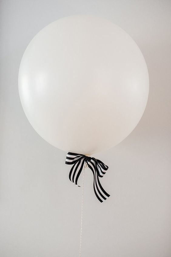 black and white bow for a white balloon is an easy and simple decoration